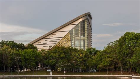 Hermosa Vista Del Edificio De La Biblioteca Del Parque Perdana Tanjung