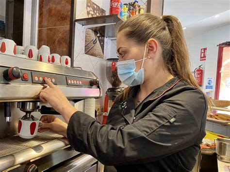 El Paro Bajó En Clm En 10 500 Personas En El Tercer Trimestre Y Se