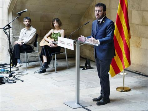 Aragonès crida a reforçar la defensa del català davant lamenaça dels