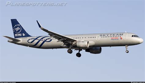 B 8976 China Eastern Airlines Airbus A321 211 WL Photo By Cary