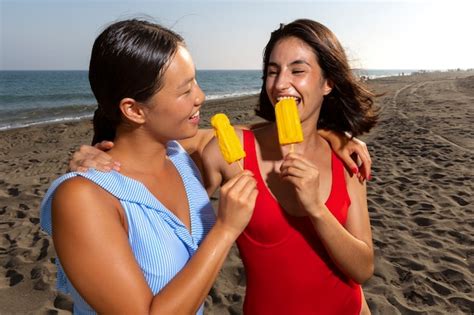 Free Photo Medium Shot Women Eating Ice Cream At Beach