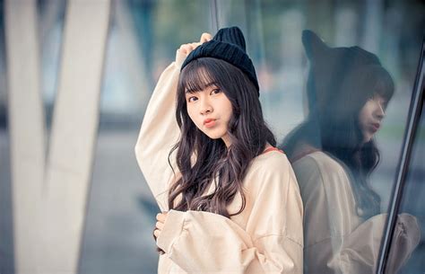 Wanita Asia Mata Cokelat Brunette Gadis Topi Model Refleksi