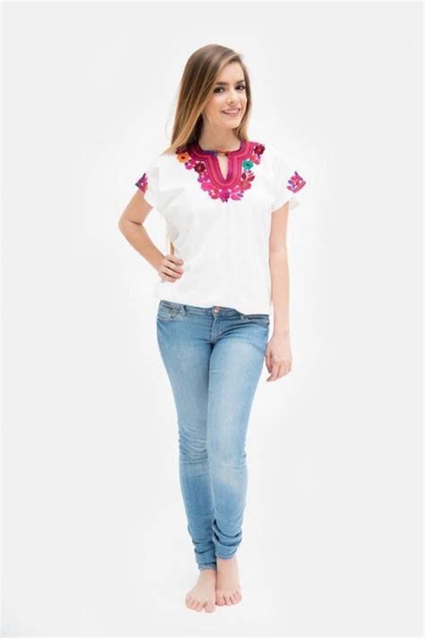 Venta Blusas Blancas Bordadas A Mano En Stock