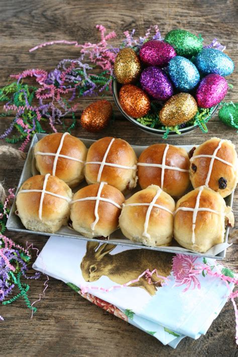 Hot Cross Buns Recipe A Farmgirl S Kitchen