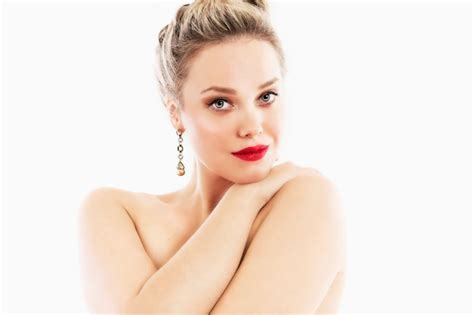 Portrait De Belle Femme Blonde Nue Photo Premium