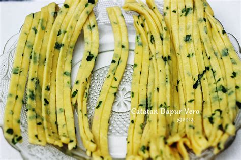 Catatan Dapur Vero: CELERY CHEESE STICK ( Stik Daun Seledri )