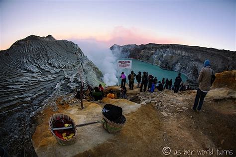 MENIKMATI KEINDAHAN KAWAH IJEN