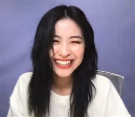 pin  ryujinnie  ryu itzy pretty people kpop girls