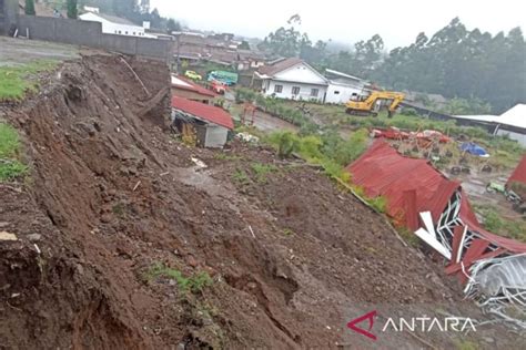 Bencana Tanah Longsor Di Magelang Telan Satu Korban Jiwa ANTARA News