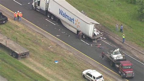 I 10 East Near Luling Closed Due To Big Rig Crash Dps Says