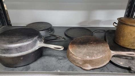 Lot Vintage Antique Cast Iron Cookware Skillets Copper Pot