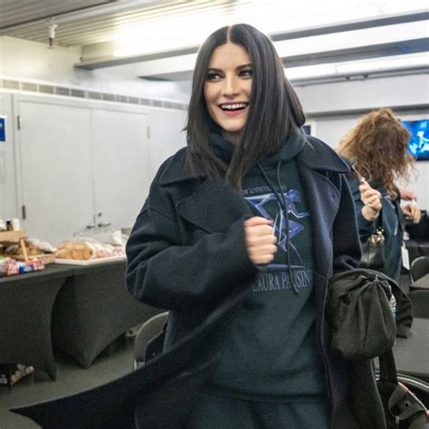 Laura Pausini In Citt Del Mondo In Ore Per I Anni Di Carriera