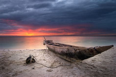 Discover 90 Imagen Beach Boat Background Thptlehongphong Edu Vn