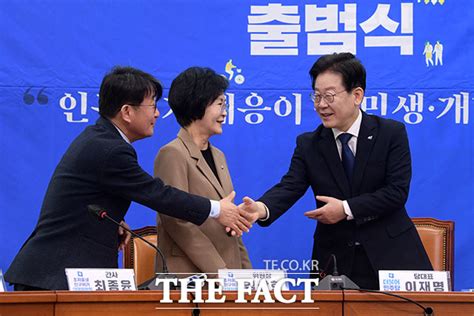 자세 낮춘 이재명 초저출생·인구위기대책위 출범식 참석 Tf사진관 포토 기사 더팩트