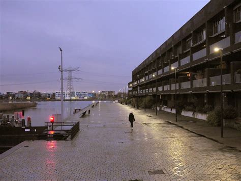 Vergroening Van Stenige Kades En Pleinen Voor Klimaatbestendiger Stad