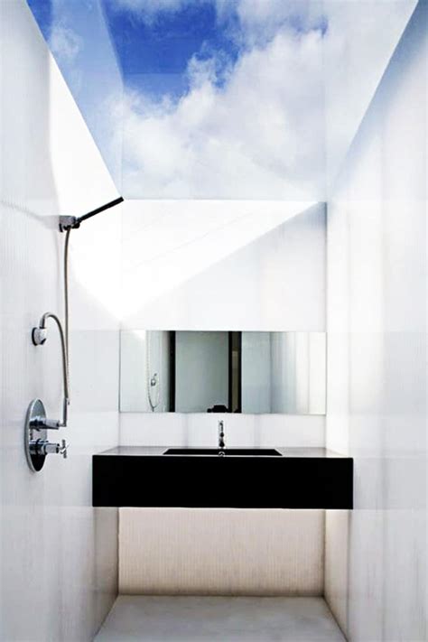 50 Luxury Bathrooms with Skylights