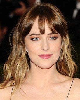 Dakota Johnson Wiki Height Weight Shoe Bra Size Stats Penteados