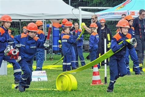 Jahre Feuerwehr Niederwiesa Selbst Mit Einem Schlauch Wird