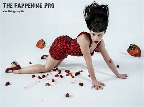 Suzanna Son Nude And Sexy 31 Photos The Fappening