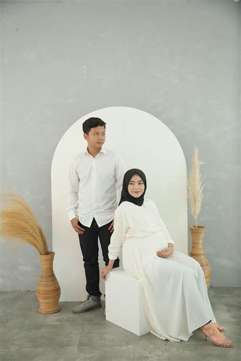 Maternity Shoot Hijab Simple Studio Gambar Hamil Foto Kehamilan