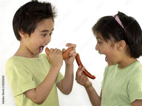 kinder beim wurst essen Stock Photo | Adobe Stock