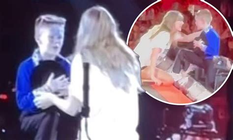 Adorable Moment A Young Swiftie Has The Absolute Time Of His Life As