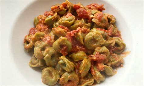 Recept Spinazie Ricotta Tortellini Met Pittige Tomatensaus