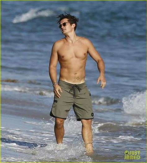 Shirtless Orlando Bloom Surfs With Bikini Clad Brunette Artofit
