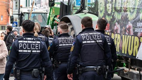 Der Protest war eine Schande für Demokratie Buzzard