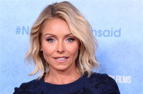 Kelly Ripa height, weight, age. Body measurements.