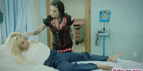 Joanna Satisfies Kenzies With Her Fuck Toy Tnaflix