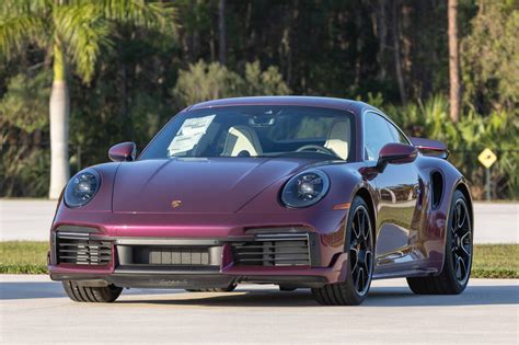 Magic Magenta Chromaflair Porsche 911 Turbo S 992