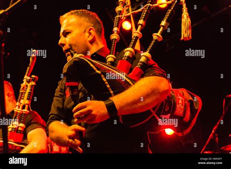 Red Hot Chilli Pipers Hi Res Stock Photography And Images Alamy
