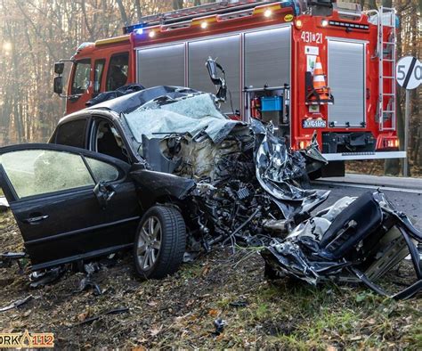 Śmiertelny wypadek na DK11 w Bąkowie Zginęły dwie osoby Występują