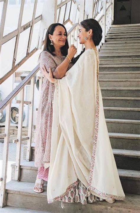 Alia Bhatt Receives A Sweet Note From Mommy Soni Razdan Shares It