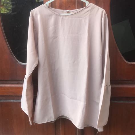 Basic Blouse Warna Nude Seperti Digambar Fesyen Wanita Pakaian Wanita