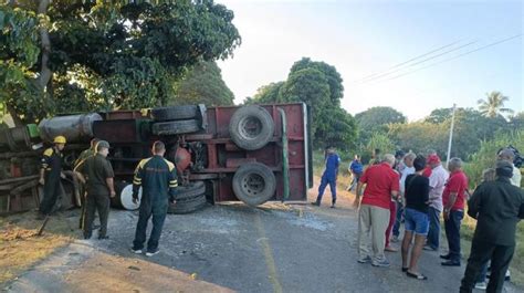 Se Vuelca Un Camión De Pasajeros En Bayamo 22 Heridos Dos De Ellos