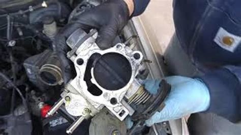 How To Clean The Throttle Body And IAC On A Toyota I4 5SFE Video