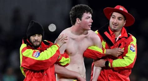 Naked New Zealander Disrupts Pakistan Cricket Match