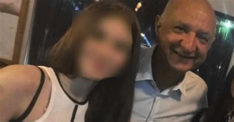 Foto Mostra Prefeito De Arauc Ria Em Restaurante Jovem Aos Dois