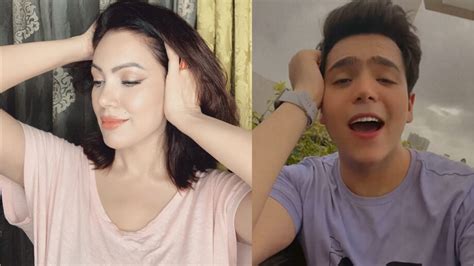 Munmun Dutta Gives A Sensuous Hot Pose With A Smile Raj Anadkat Says Paas Aake Na Tu Durr Jaa