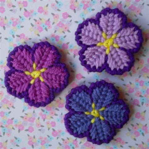 Plastic Canvas Mini Island Flower Magnets Set Of 3 Etsy Italia Plastic Canvas Patterns Free