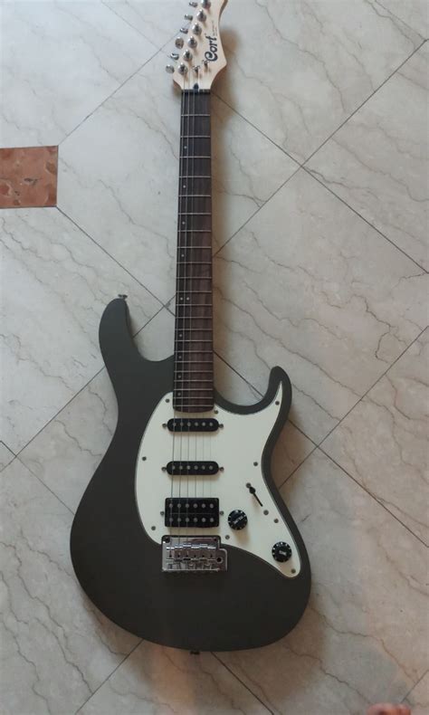 CORT G210 Electric Guitar, Music & Media, Music Instruments on Carousell