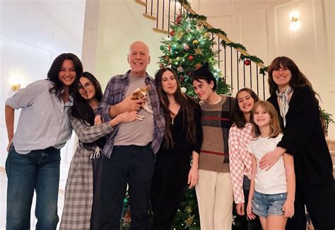 Demi Moore Volta A Morar Ex Marido Bruce Willis E Atual Esposa Para