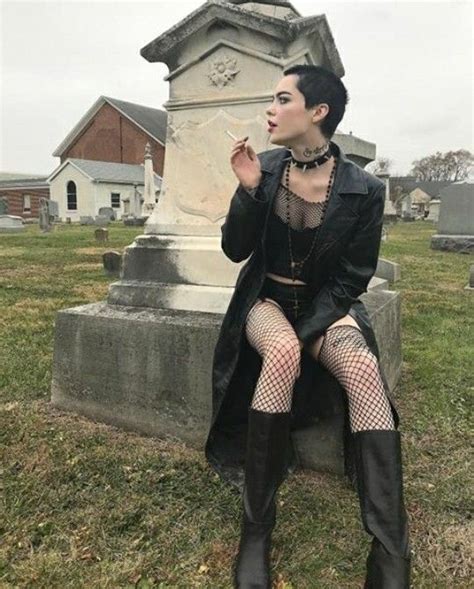 Pinterest — 𝑜𝒽𝓃𝑜𝒸𝒶𝓇𝑜𝓁𝒾𝓃𝑒 Edgy Outfits Alternative Outfits Goth Outfits