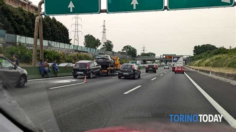 Incidente In Tangenziale A Collegno Tamponamento A Catena Tra Cinque Auto