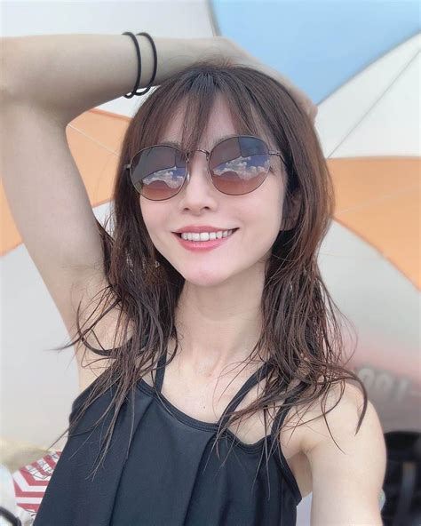 折原みかさんのインスタグラム写真 折原みかinstagram「1枚目 撮影用 2枚目 現実 水着」8月20日 10時01分