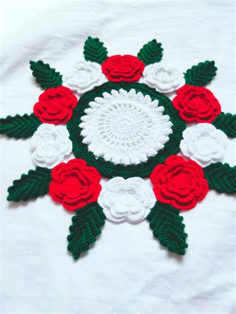 Geh Kelte Rote Und Wei E Rosen Doily Auf Bestellung Rot Wei E Rosen