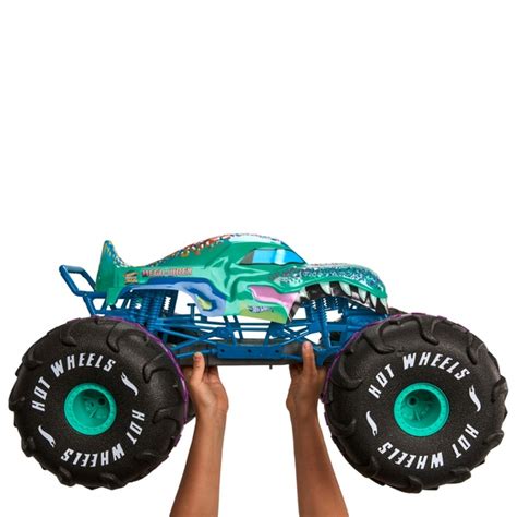 Hot Wheels Monster Trucks Voiture Télécommandée 1 6 Mega Wrex Smyths Toys France