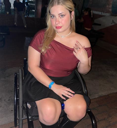 Molly Lust (@disabledhottie) • Instagram photos and videos